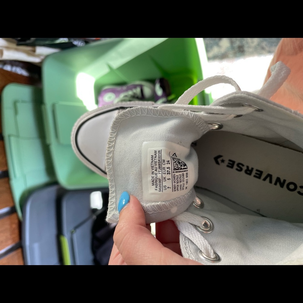 Converse! - Picture 2 of 2